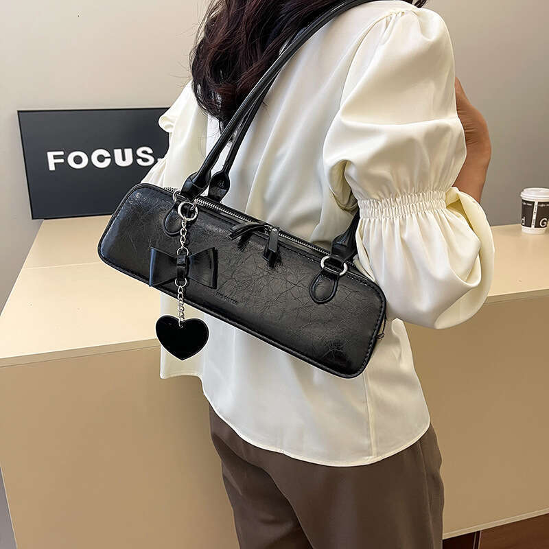 Designer Korean Niche Design Single Shoulder Underarm for Women Fashion Bags Bow Pillow 2025 Summer New Baguette Bag