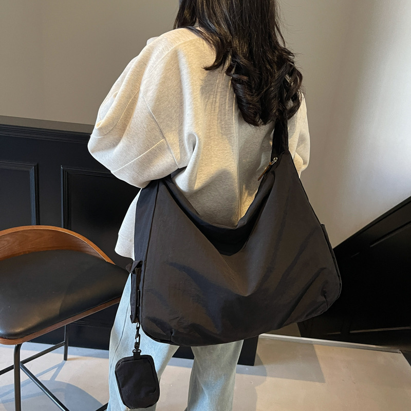 2025 autumn lazy style dumpling bag crossbody bag women's casual sports shoulder bag lightweight waterproof Oxford cloth handbag women's cro