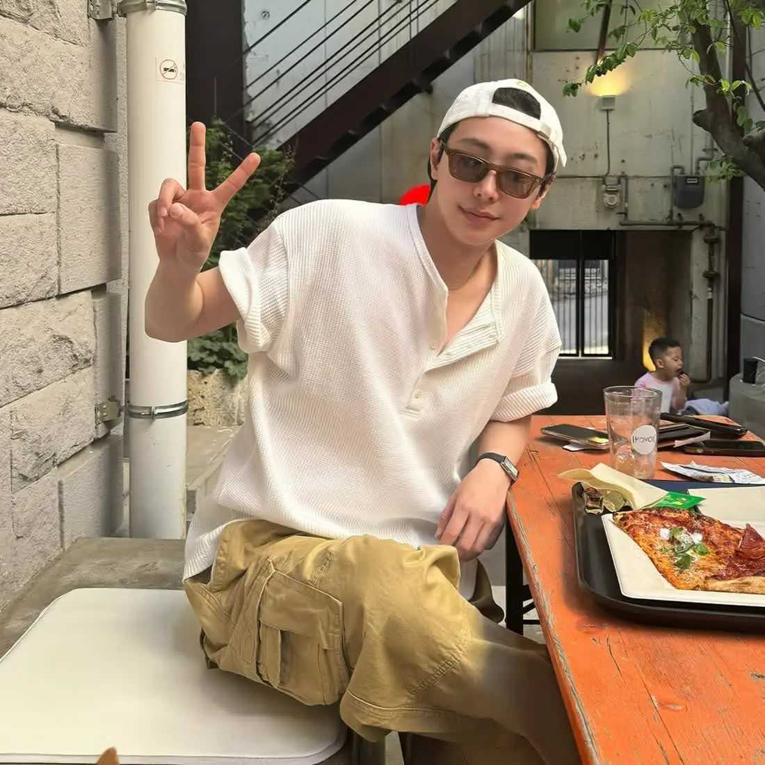 Korean Casual Waffle Short-sleeved T-shirt Men Summer Loose Versatile Top Y250819