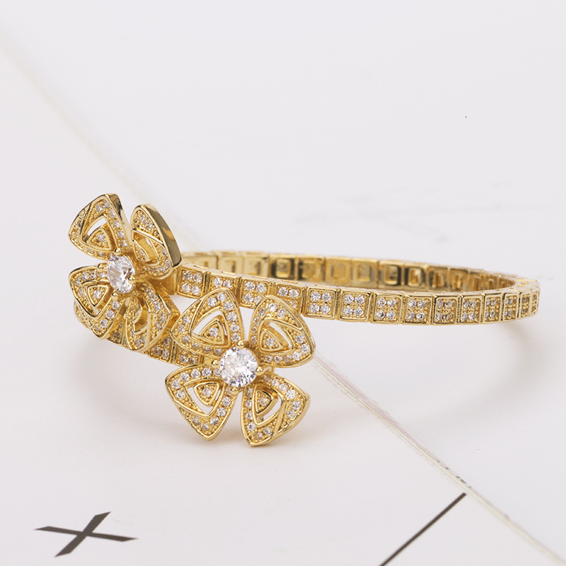 Designer Jewelry: New Eternal Petal Bracelet From Europe And America, Zircon Fashion Women's Jewelry Ring, Snake Bone Hollow Double Flower Access