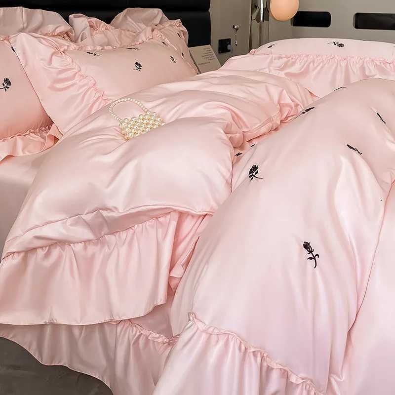 Ice Rayon Embroidered Bedding Sets with Lace Cooling Silky Cozy Comforter Set for Summer Naked Bed Linens for Home Dormitory Y250819