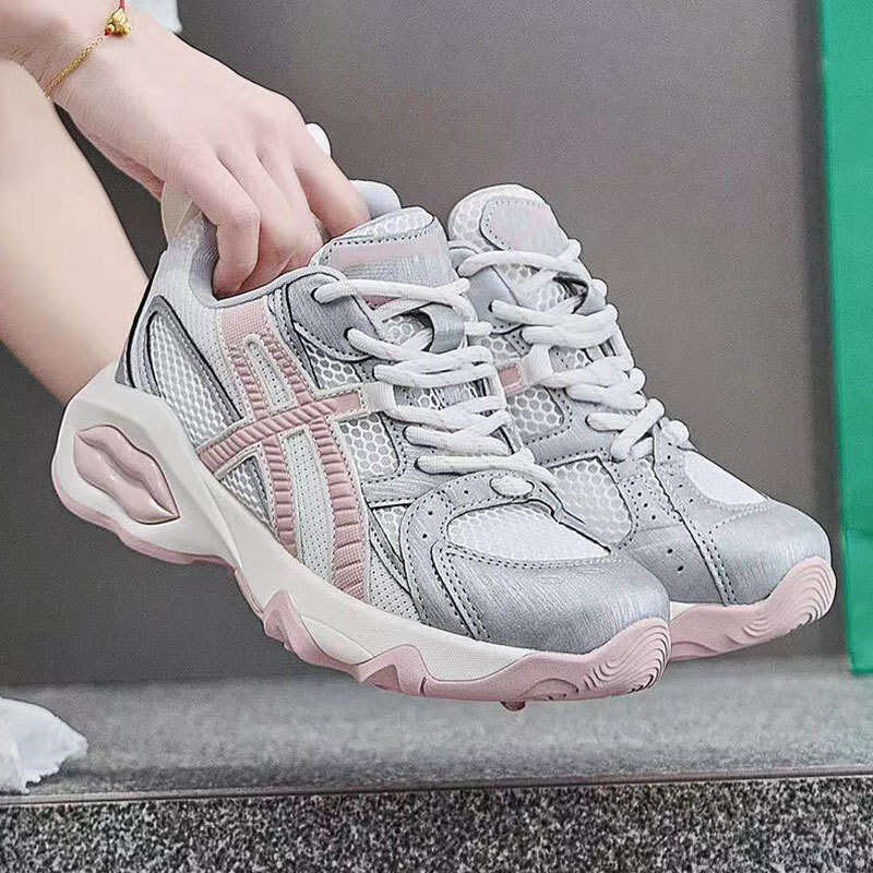 2025 Summer New Breathable Thick-Soled Height-Increasing Dad Shoes for Women with Slanted Toe Mesh Smiley Face Design Versatile Sneakers Ins