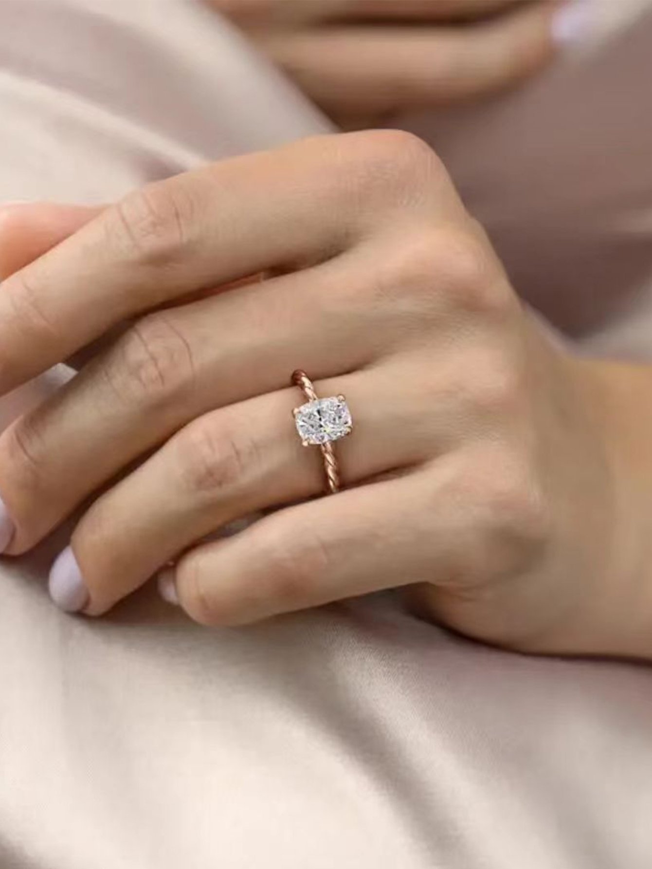 MT 2.0 ct Radion Cut Moissanite ring with 18K Real Gold Plated 925 Sterling Silver Engagement Ring Wedding Memorial Day Party Dress Costume Promise