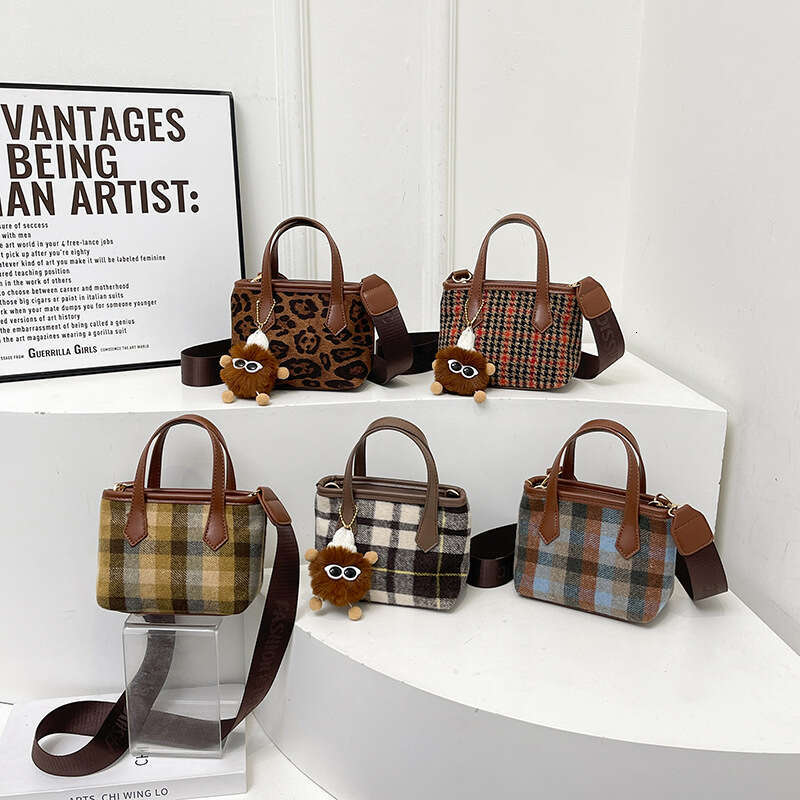 2025 Niche New Plaid Bag for Children Fashionable Novel Outdoor Play Crossbody Handbag Coin Purse