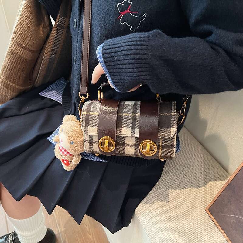 Niche Bags for Women Autumn Versatile 2025 New Winter Trend Boston Crossbody Handheld Pillow Bag