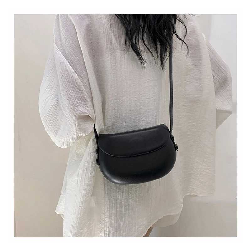 New Trendy Single-shoulder Crossbody Bag for Women with Feel and Versatile Commuting Saddle Bag Features A Niche Design Y250819