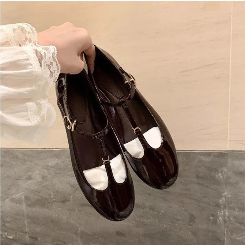 T-strap Mary Janes Shoes Women Patent Leather Elegant Black Ballet Flats Shoes Female Shiny Glossy Buckle Strap Pumps Loafers 250820