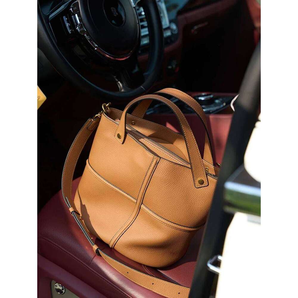 2025 Pre-Autumn Niche Texture And Versatile New Top-Layer Cowhide Commuter Large-Capacity Bucket Bag Elegant One-Shoulder Crossb