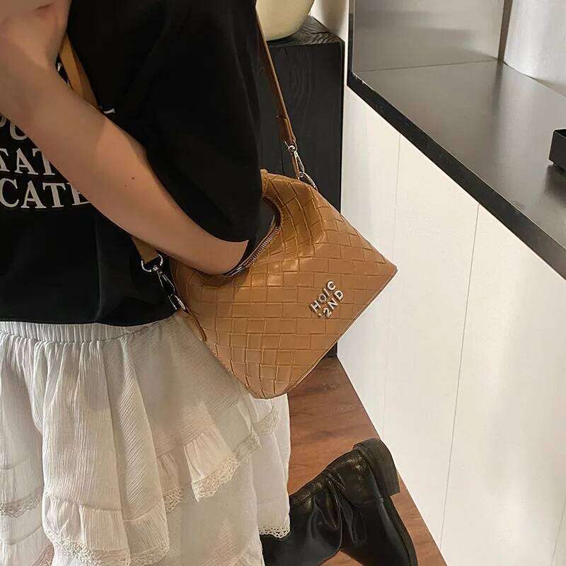 Modern Chic Crossbody Bag For Women Textured Leather Tote Vintage Designer Messenger Purse Large Capacity
