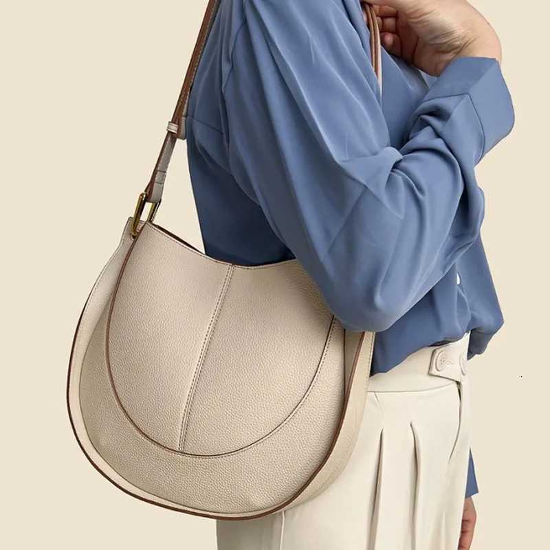 Large capacity single shoulder crossbody bucket bag soft leather niche light leather womens bag new trendy saddle bags Y250819