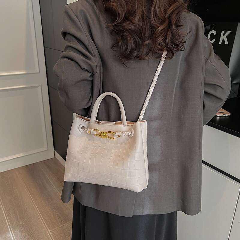 High-end Simple Handheld Small Square Bags 2025 New Spring Niche Designer Fashion Single Shoulder Casual Crossbody Bag