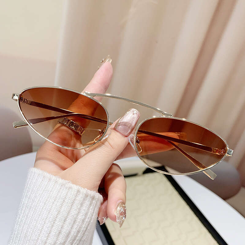2025 Designer New Personalized Triangle Cat Eye Metal Women Beach Vacation Fashion Glasses Sunglasses
