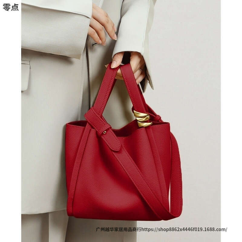Red Handheld Bride Wedding Bucket for Women 2025 New Commuter Shoulder Crossbody Bag High-end Niche