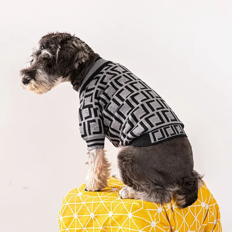 Designer Clothes Brand Apparel Fashion Letter Pattern Dog Sweaters Winter Puppy Classic Knitwear Sweater Soft Thickening Warm Pet Coats for Small Dogs