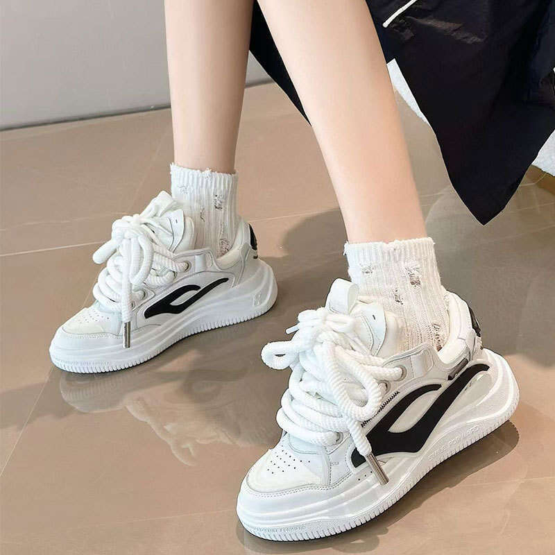 2025 New Zhao Miss Rocket White for Women Couples Niche Bread Shoes Wu Lei Same Style Sneakers