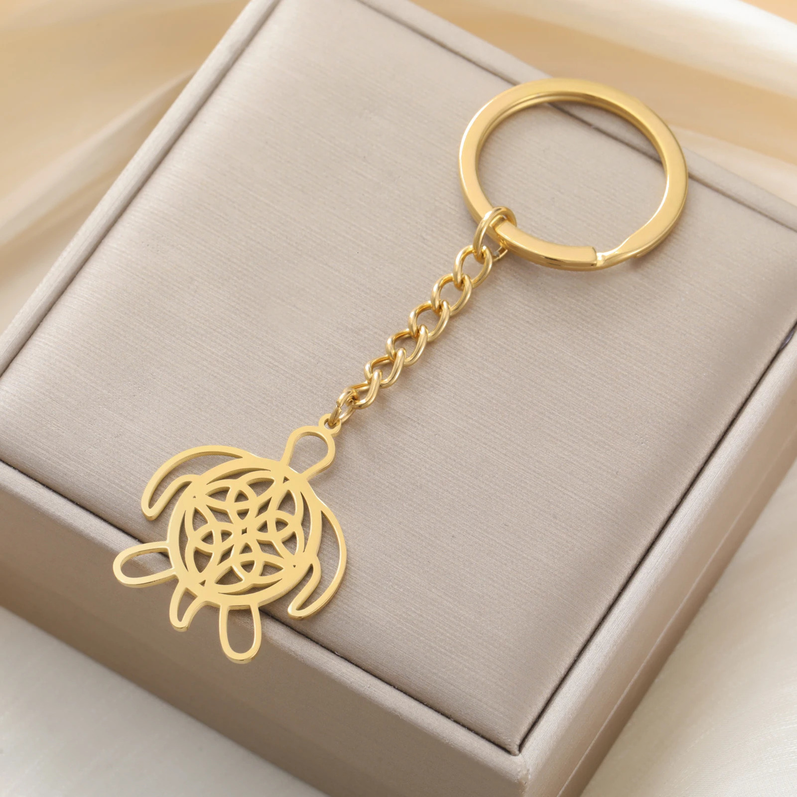 Lucktune Turtles Shape Keychain Stainless Steel Animal Keychains For Bag Irish Celtics knot Charms Jewelry Body Kit Gift 250811