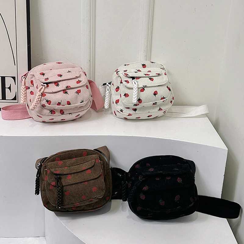 Cute Grass Shoulder Bag Strawberry Pattern Multi Pocket Phone Bag Casual Crossbody Bag Womens Makeup Bag Student Bag. Y250819