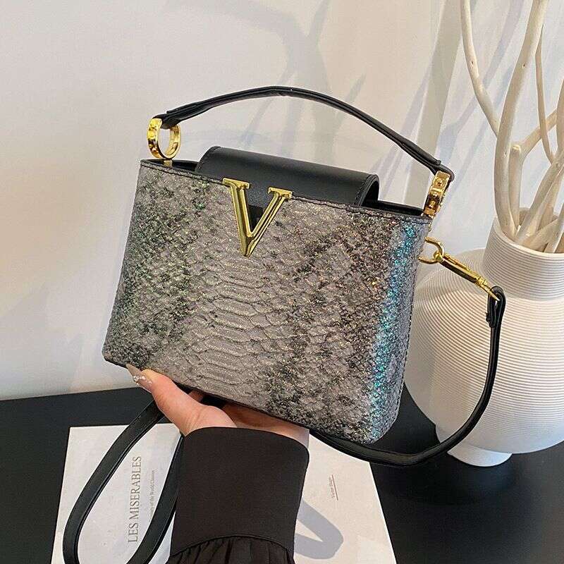 New Crocodile Pattern Compartment Gold V-Shaped High-End Glitter Exaggerated Versatile Handbag For Going Out