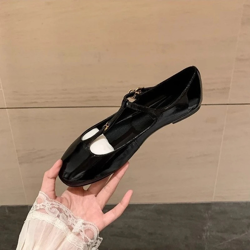 T-strap Mary Janes Shoes Women Patent Leather Elegant Black Ballet Flats Shoes Female Shiny Glossy Buckle Strap Pumps Loafers 250820