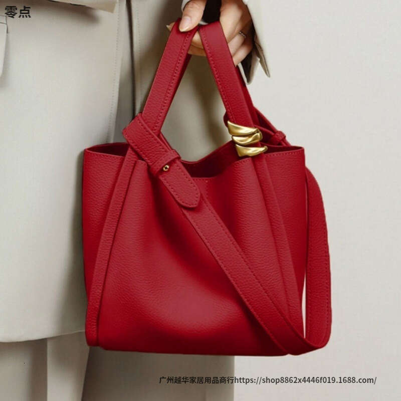 Red Handheld Bride Wedding Bucket for Women 2025 New Commuter Shoulder Crossbody Bag High-end Niche