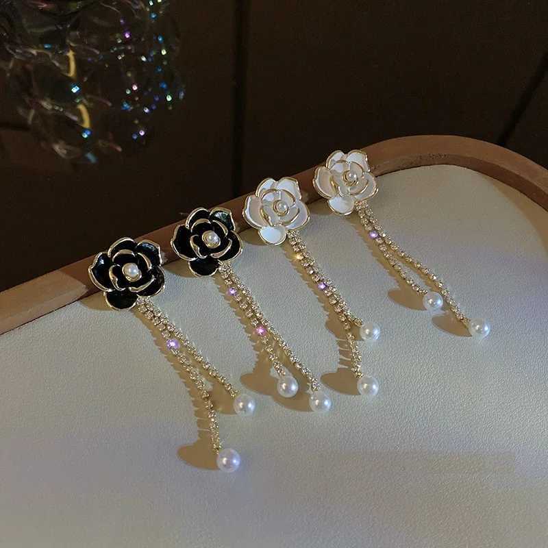 2024 Vintage Camellia Pearl Crystal Earrings for Women Luxury Quality Womens Jewelry Earring Pendant G250820
