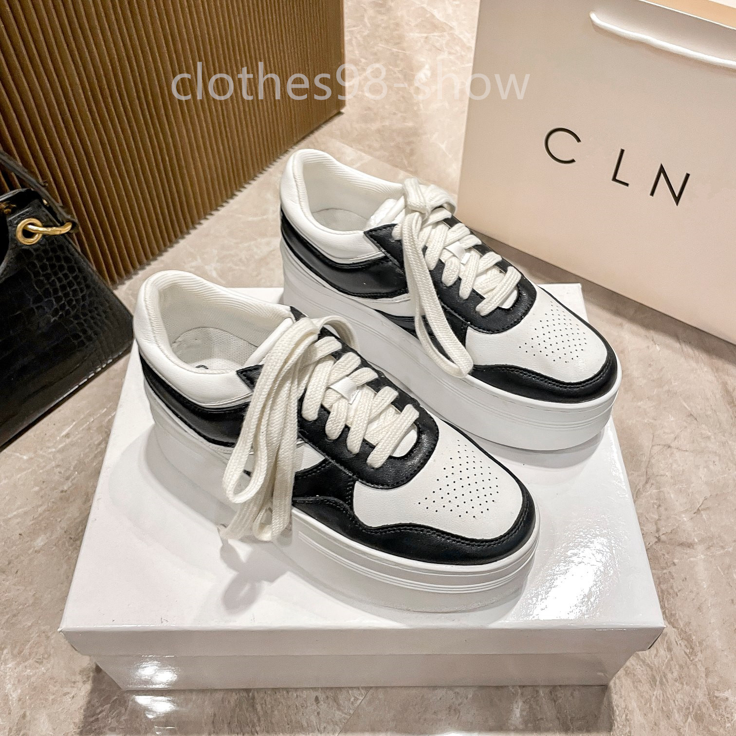 Designer Shoes Women Flats Trend Sneakers Round Toe Lace Up Running Shoes Durable Low Luxury Hiking Shoe Suede Outdoor Trainer Casual Boardshorts Mary Jane Shoes