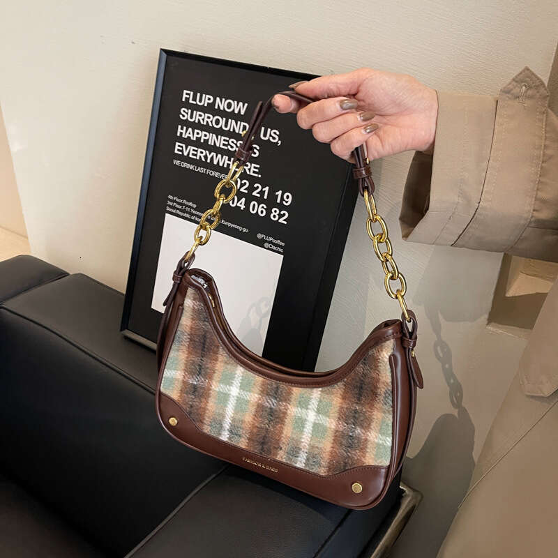 Underarm for Women 2025 New Fashion French Niche Design Stylish Autumn Single Shoulder Crossbody Bag