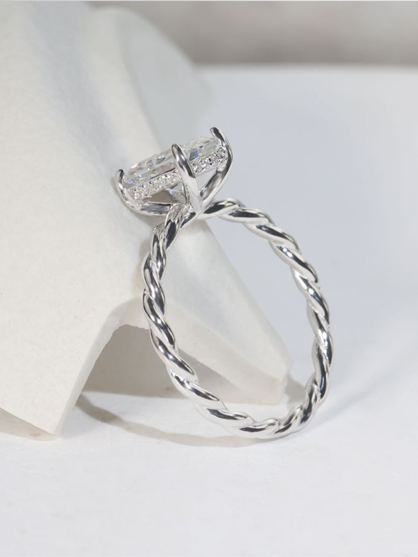 MT 2.0 ct Radion Cut Moissanite ring with 18K Real Gold Plated 925 Sterling Silver Engagement Ring Wedding Memorial Day Party Dress Costume Promise