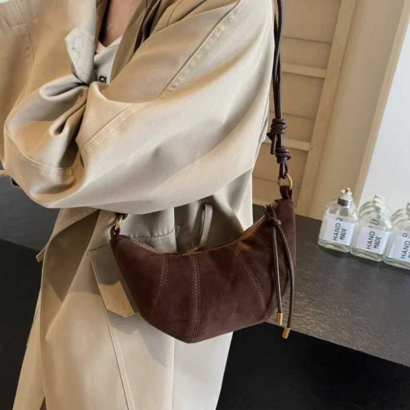 Women Velvet Material Zipper 2024 High Quality Shoulder Bag Solid Color Simple Fashionable Crossbody Soft Western Style Handbag Y250819