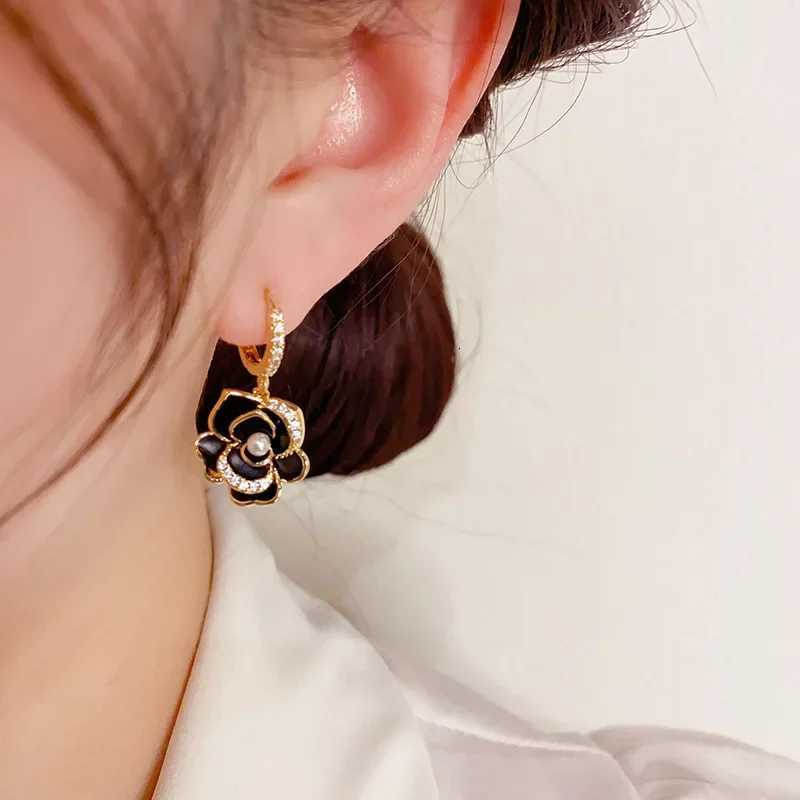 Black Camellia Earrings Pearl Fashionable Zircon Ear Rings with Oil Drop 2025 New Trendy and Luxury Earrings Gg250820