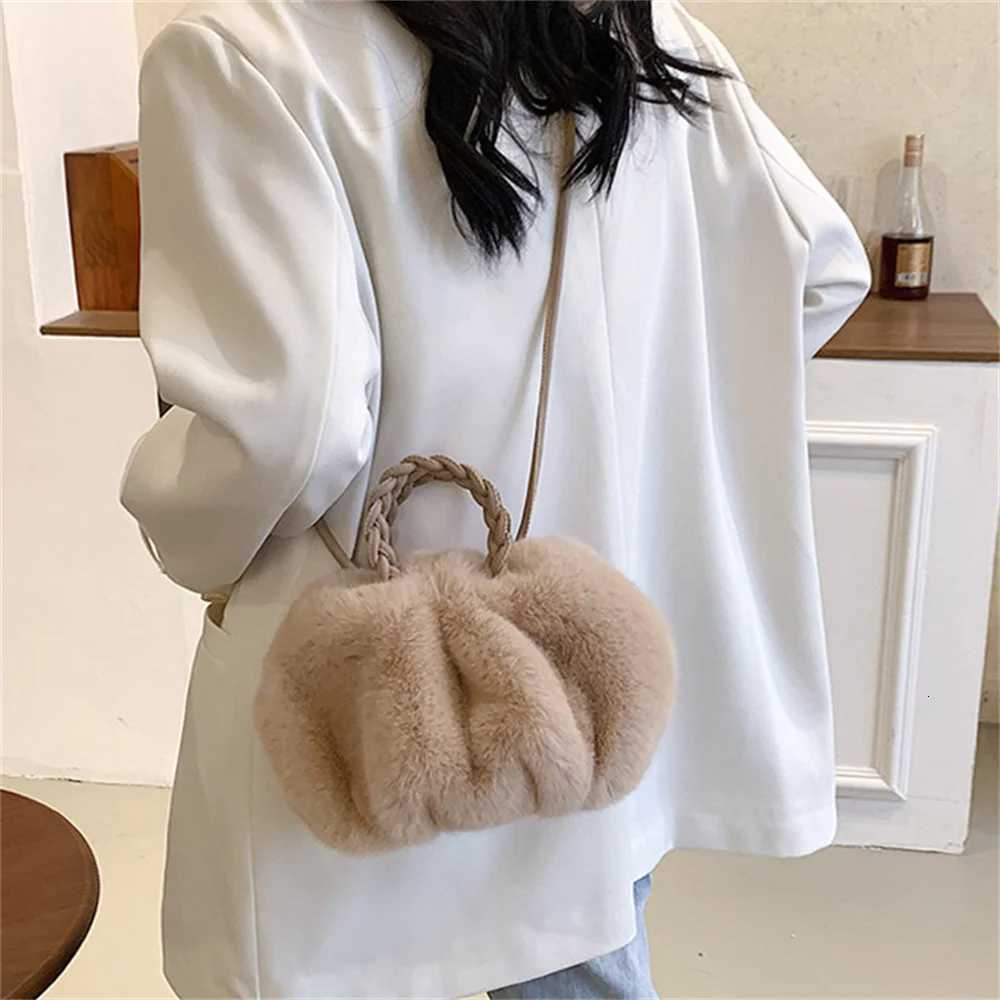 Woman Soft Plush Shoulder Bag New Fashion Autumn And Winter Korean Version Simple Crossbody Bag For Traveling Shopping Handbags Y250819
