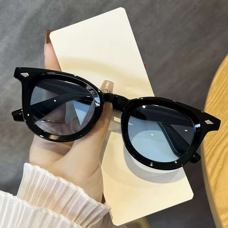 Classic Gradient Black Round Frame Fashion Sunshade Wear Glasses Unisex Designer Driving Lightweight Sunglasses