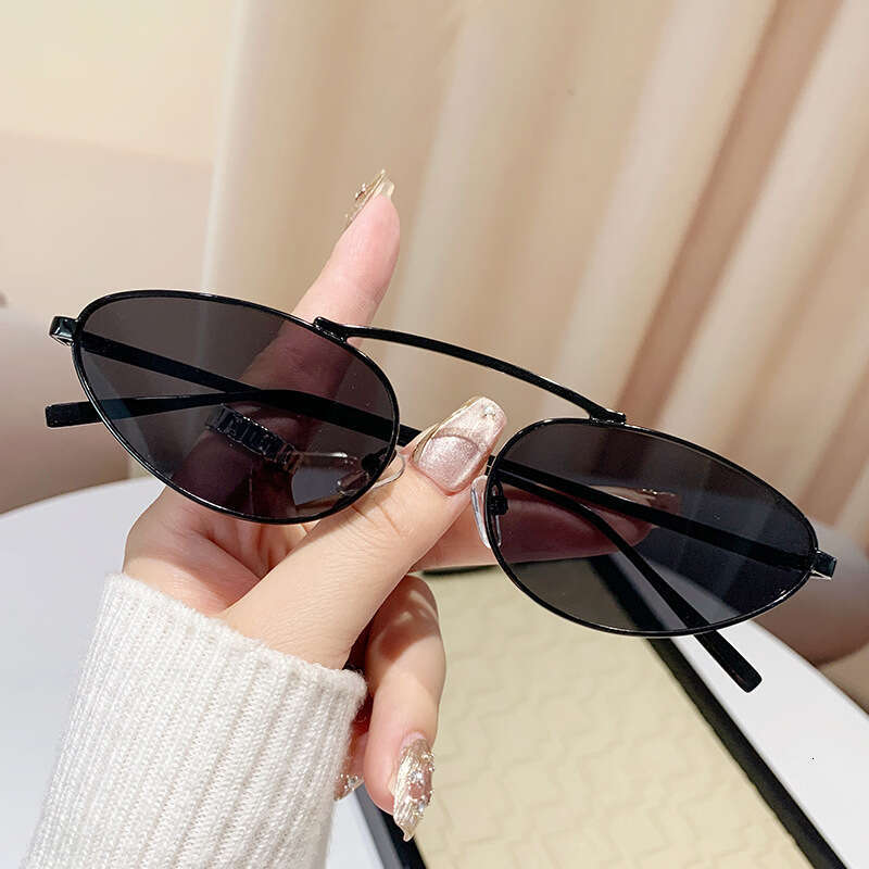 2025 Designer New Personalized Triangle Cat Eye Metal Women Beach Vacation Fashion Glasses Sunglasses