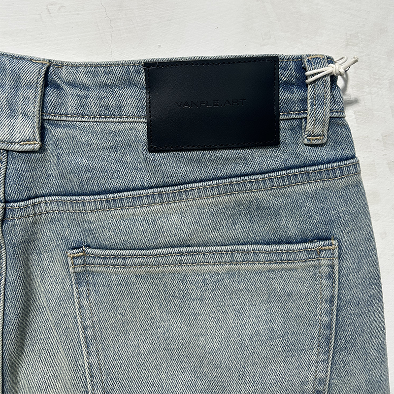 Trendy Loose Fit Light Blue Jeans: Perfect Outfit Choice for a Chilled Season - 2352