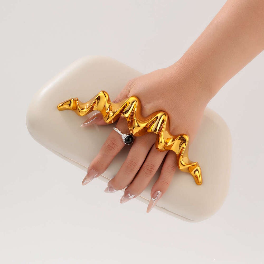 2025 Designer Women's New Single Shoulder Crossbody Irregular PU Wrist Fashion Bags Wedding Evening Clutch Bag