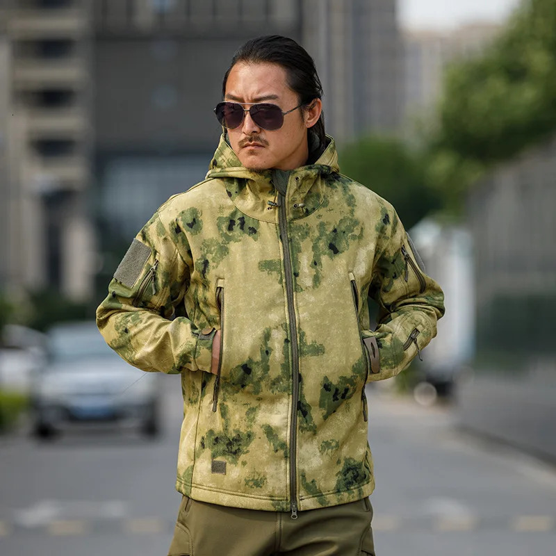 Sharkskin Softshell Hard Shell Camouflage Jacket Fleece Thick Tactical Suit Hooded Coat Manufacturers Handsome Outdoor Jacket 250818