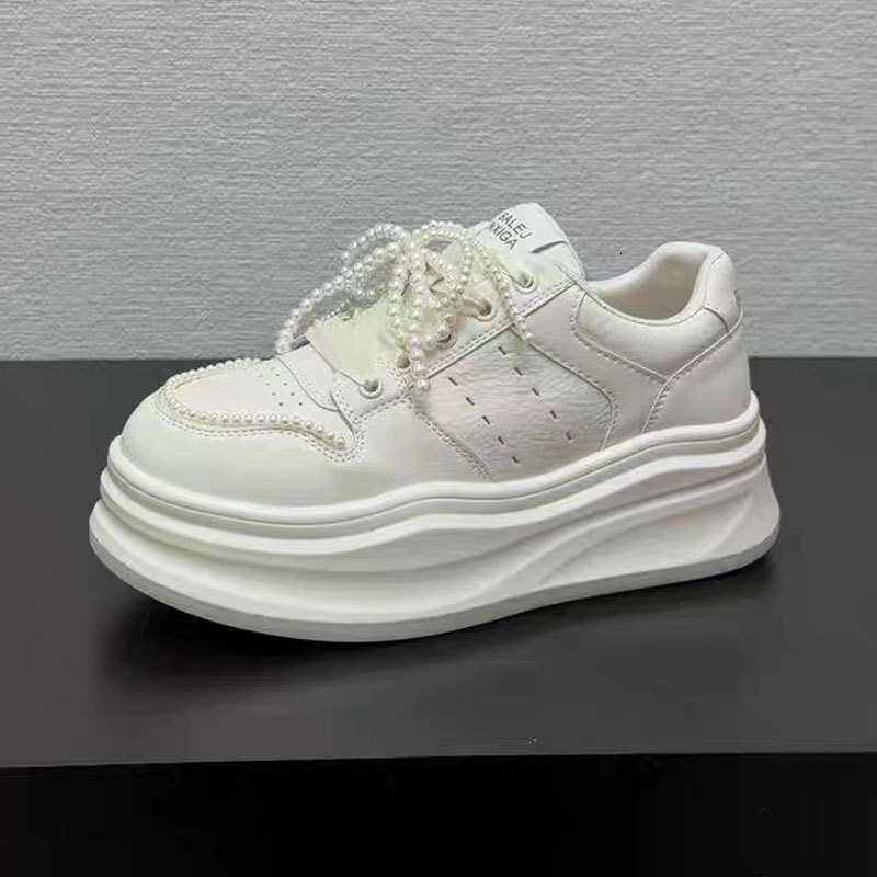 2025 Early Spring New Niche Pearl Design Versatile White Shoes Ins Thick Sole Genuine Leather Casual Sneakers for Women