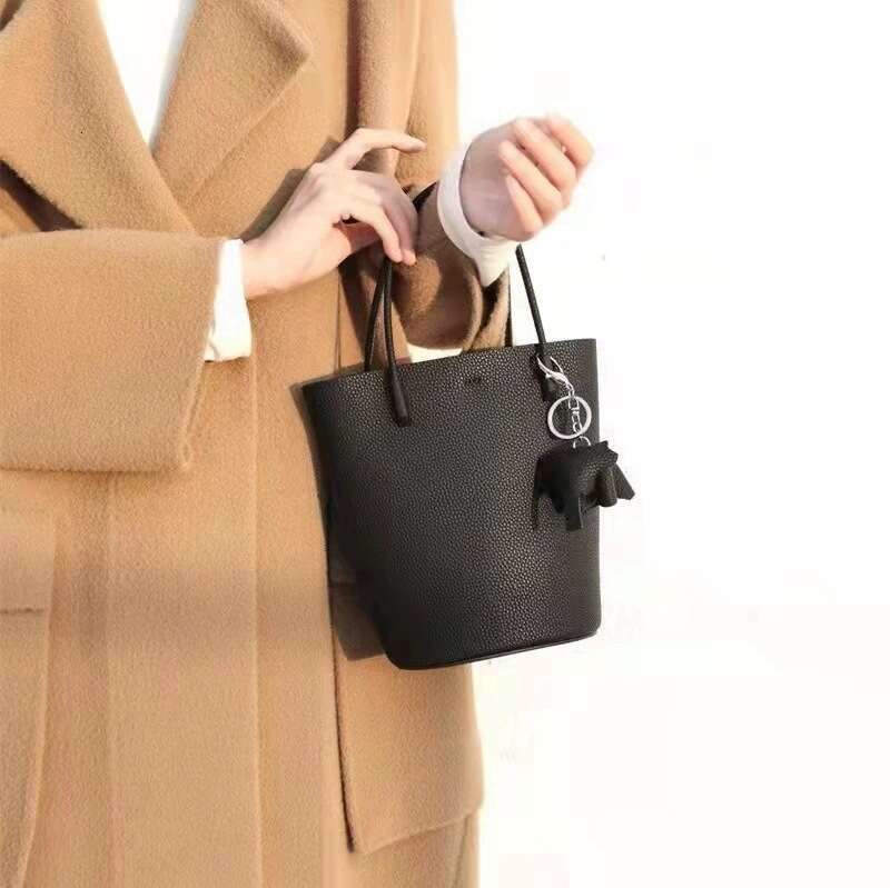 New Fashion Simple Handbag Single Shoulder Bucket Korean Style Cowhide Crossbody Genuine Leather Women's Bag designer bag B5