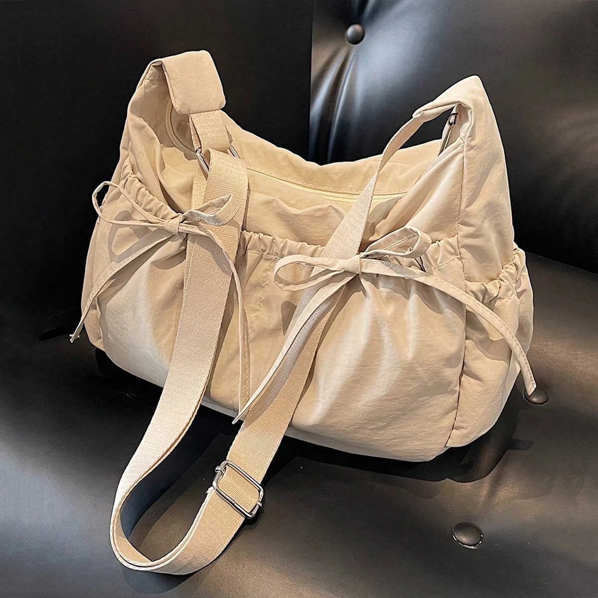 Casual simple and lightweight womens messenger bag niche pleated design bow tote bag large capacity Y250819