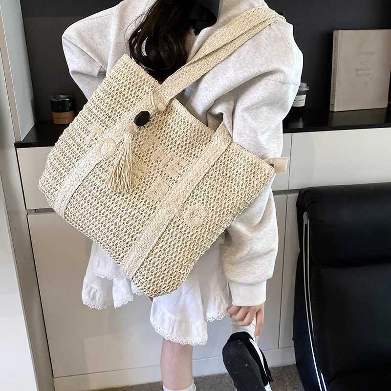 Hand-Woven Handbags Summer Ladies Woven Bag Fashion Handmade Simple Large Capacity with Tassel Pendant Shopping Handbag Tote Y250819
