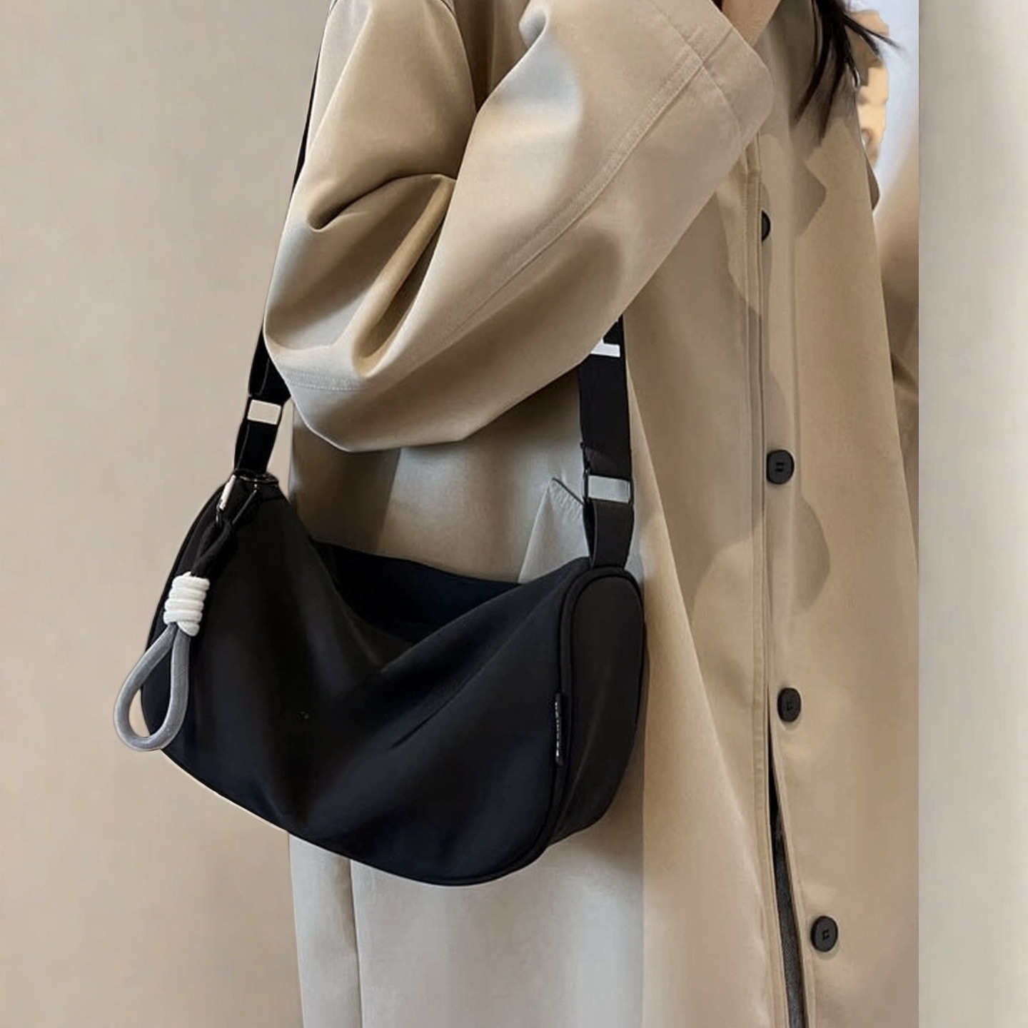 2025 autumn waterproof Oxford cloth women's dumpling bag large capacity lightweight crossbody bag niche design sports and leisure bag women'