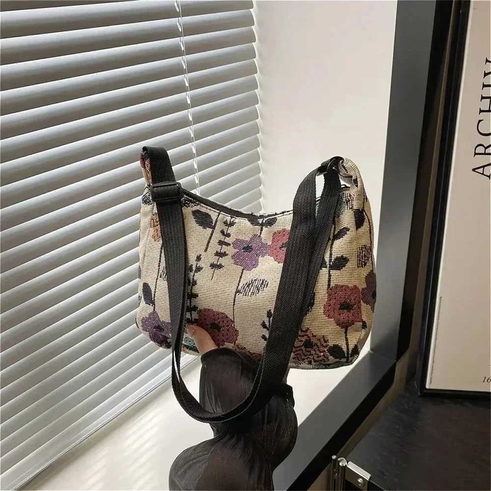 Womens Underarm Bags Autumn Trendy New Oil Painting Shoulder Bag Cute Simple Handbags And Purses Female Travel Small Totes Y250819