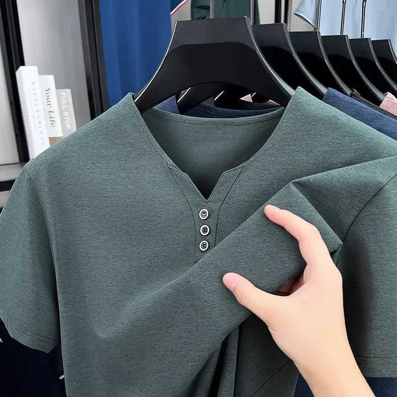 New Mens Casual and Fashionable Three Button V-neck Solid Color Short Sleeved T-shirt Summer Versatile Top Y250819