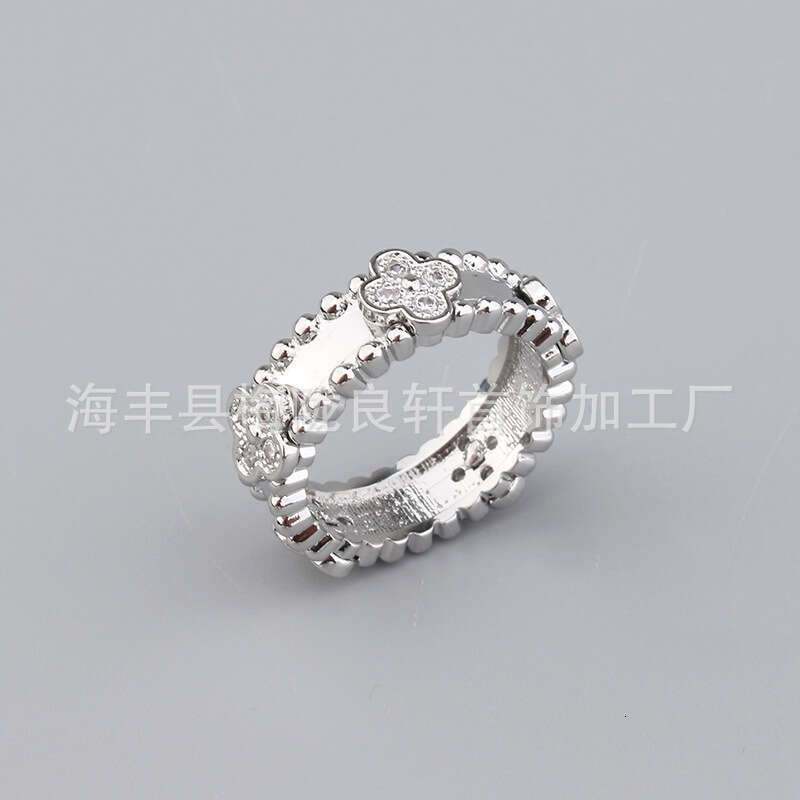 Fashion Creative Three-Leaf Flower Personality Casual Gold-Plated Three-Flower Bracelet Women's Small Internet Celebrity Hand Jewelry