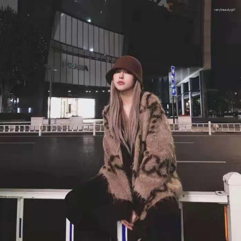 Women's Sweaters Autumn/Winter Vintage Knitted Top Lazy Letter Jacquard Loose-Fit Knit Sweater Jacket Faux Fur Cardigan