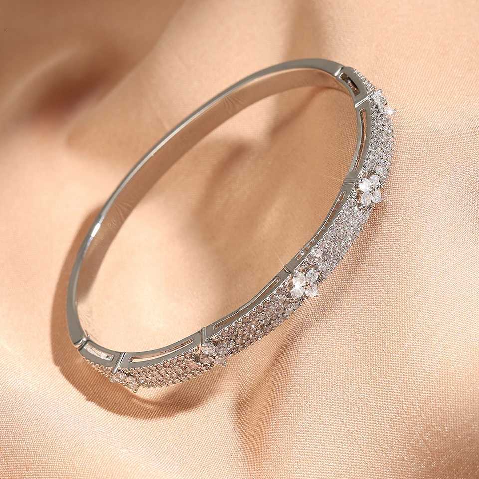 Zircon YupsK Full Luxury Shiny Open Bangle Bracelet for Women Exquisite Brass Flowers Design Wedding Party Jewelry Gift Gg250820
