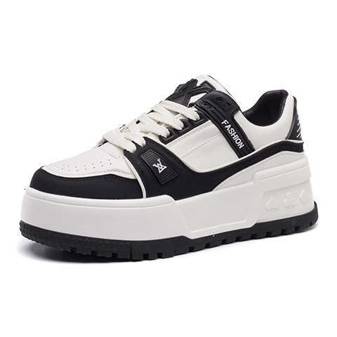 2025 Spring Genuine Leather Women's New Platform Sole Height Increasing Casual Versatile Ins Internet Celebrity Panda Shoes