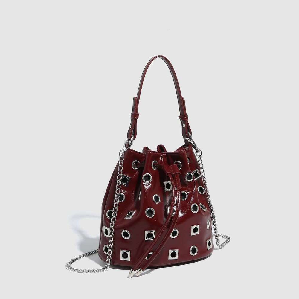 Studded Drawstring Bags Bucket Design Sense Eyelet Handbag Designer Punk Style Hollow Out Single Shoulder Crossbody Chain Women's Bag