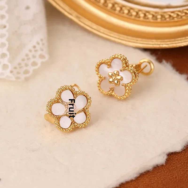 Elegant Simple Shell Silver Needle Stud Earrings Versatile Ladies Jewelry High-End Sensation Floral Pattern Fashionable Accessory Y250820