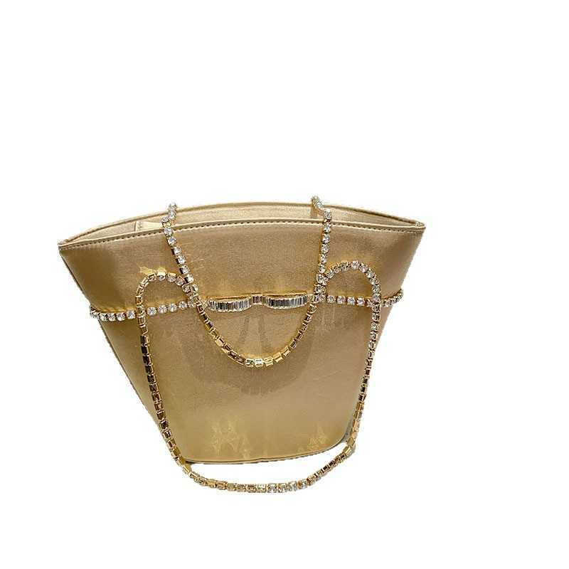 Simple Socialite Large Capacity Tote Bag Fashion New Commuter Underarm Bag with Diamond Chain Single Shoulder Handbag